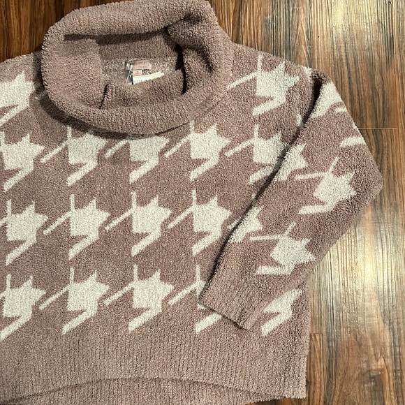 Barefoot Dreams Cozy Chic Houndstooth Sweater - Picture 5 of 13